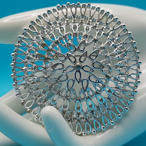 Vintage 1960s Sarah Coventry "Venetian" Round Silver Tone Filigree Brooch 2.5" - Picture 2 of 10